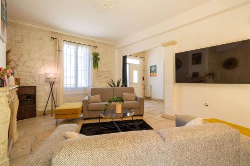 Shared lounge/TV area, Villa Laurens Maison spacieuse avec piscine near Basalte