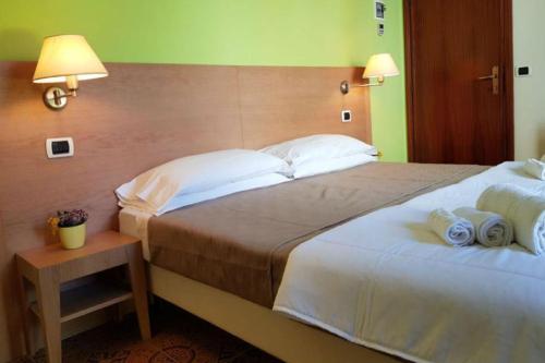 Double Room image 6