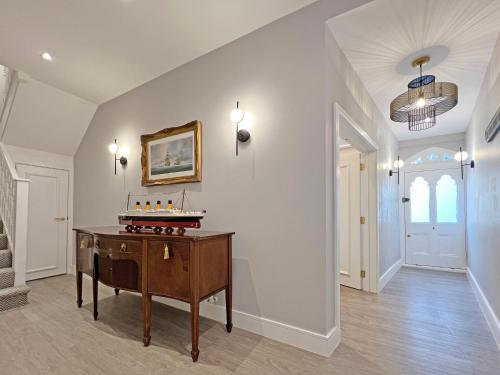 Incredible Luxury Windsor Long Walk 4 Bedroom Home With Free Driveway Parking, Windsor (photo 9)