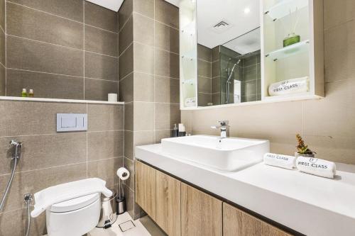 Stylish Dubai Marina 2BR with Balcony, Pool, Gym Walk to Marina Walk & JBR, Dubai (foto 4)