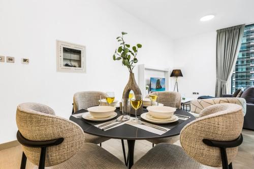 Stylish Dubai Marina 2BR with Balcony, Pool, Gym Walk to Marina Walk & JBR, Dubai (foto 7)