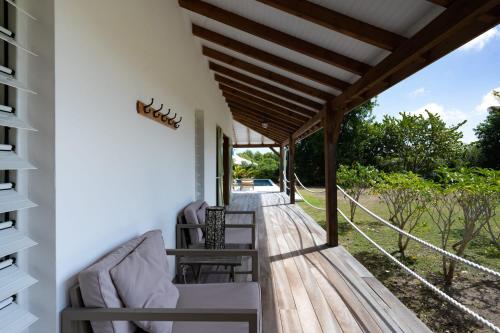 Villa Jacaranda in กัปแตร์-เดอ-มารี-กาล็องต์