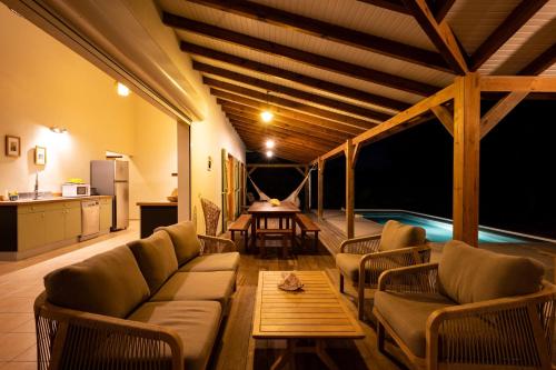 Villa Jacaranda in กัปแตร์-เดอ-มารี-กาล็องต์