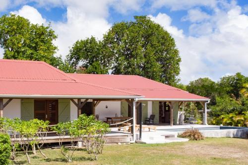 Villa Jacaranda in กัปแตร์-เดอ-มารี-กาล็องต์