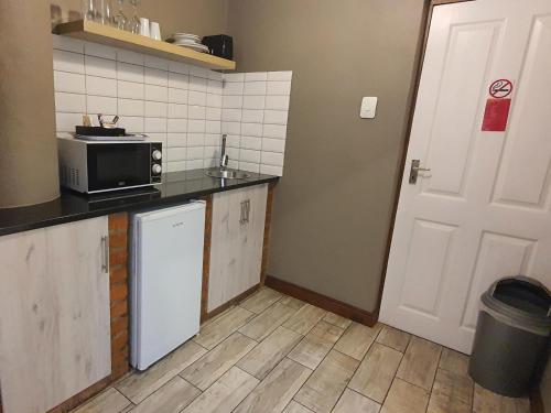 Double Room with Patio image 6