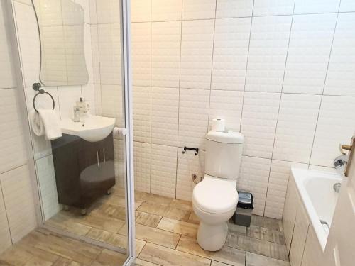 Double Room with Patio image 2