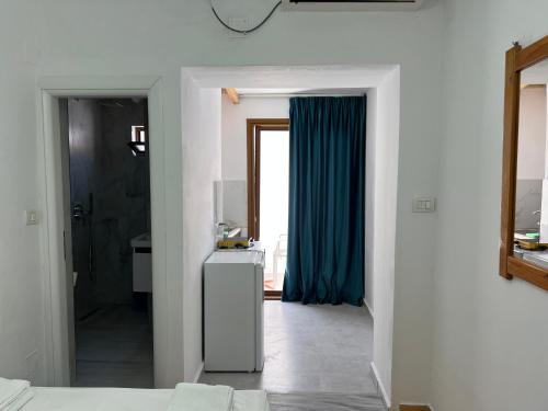 Economy Double Room image 7