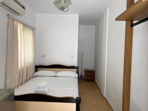 Economy Double Room image 5