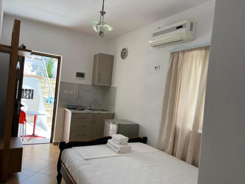 Economy Double Room image 4