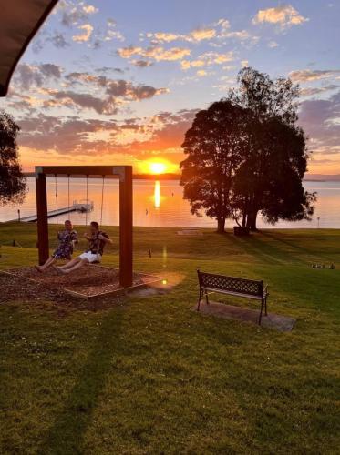 Stay a While at Murrays Beach retreat
