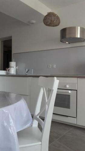 Kitchen, Nice apartment with garden near Restaurant Les Terribles