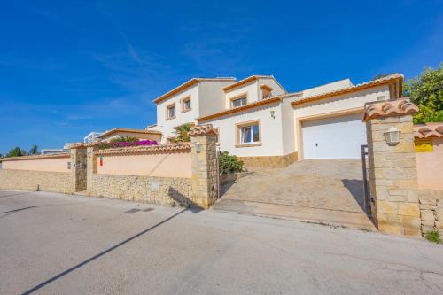 Deluxe Villa image 2
