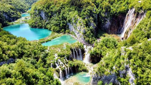 Apartments with balcony and with large free parking House Oliver - Location saisonnière - Lacs de Plitvice