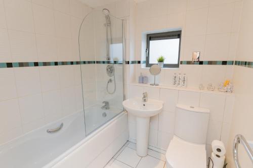 BALCONY & PARKING Sleeps 6 City Centre NEW, Wolverhampton (foto 7)