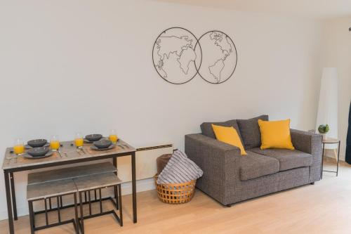 BALCONY & PARKING Sleeps 6 City Centre NEW, Wolverhampton (foto 4)