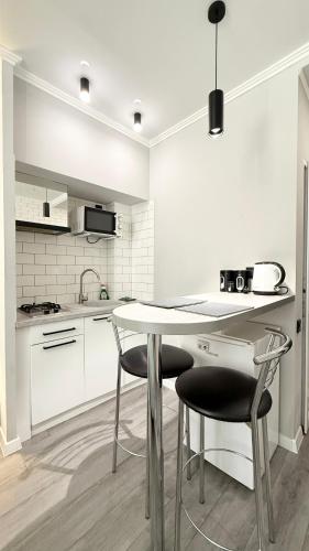 Tiffany Apartment - image 13