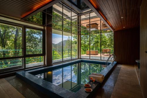 ELIVAAS Blushing Pines 3 BHK With Indoor Pool, Attic and Classy Interiors - Nainital