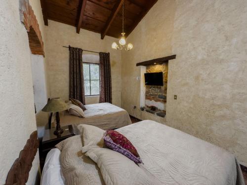 Twin Room image 5