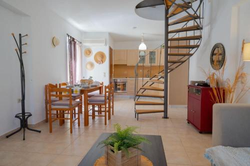 Gialos Coral - 30 meters from sandy beach in Makris Gialos