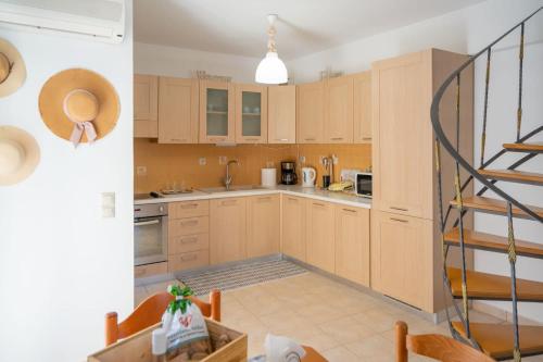 Gialos Coral - 30 meters from sandy beach in Makris Gialos