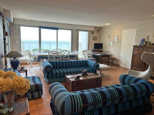 . Appartement spacieux avec terrasses et parking à Royan - FR-1-494-73