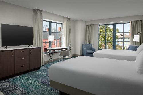 2 queen beds