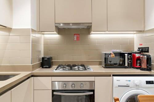 Elegant 1BR Stay in Sobha Creek Luxury Apartment Near Dubai Canal, Dubai (photo 3)