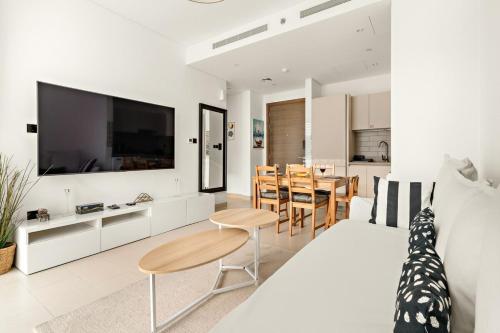 Elegant 1BR Stay in Sobha Creek Luxury Apartment Near Dubai Canal, Dubai (photo 8)