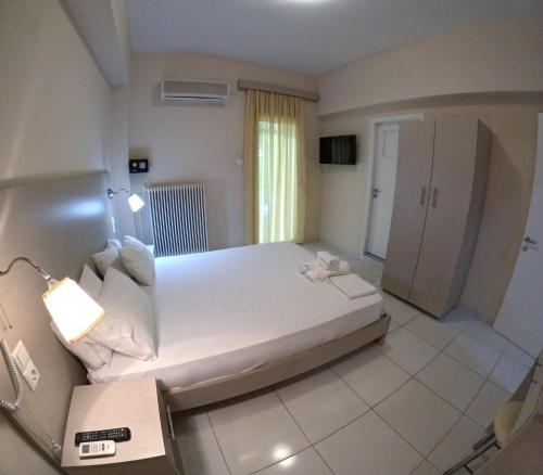 1 king bed, 2 twin beds