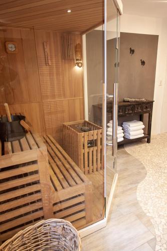Sauna, Exklusive Wellnessoase Shambala in Grunberg