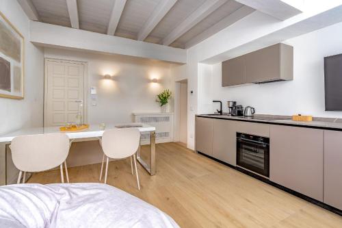 Deluxe Apartment image 6
