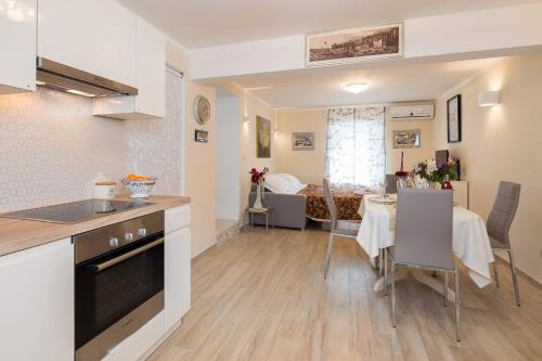 Apartments Dujam without terrace, Split (photo 7)