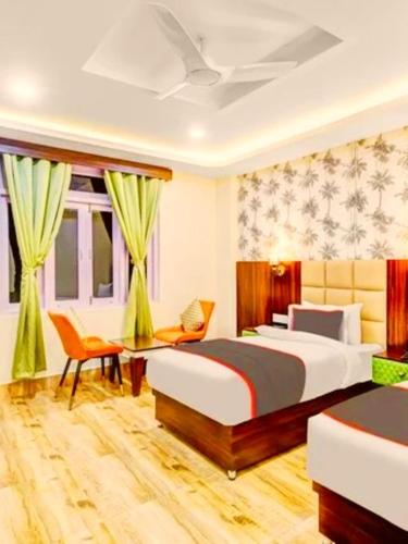 Mirror Hotel - image 2