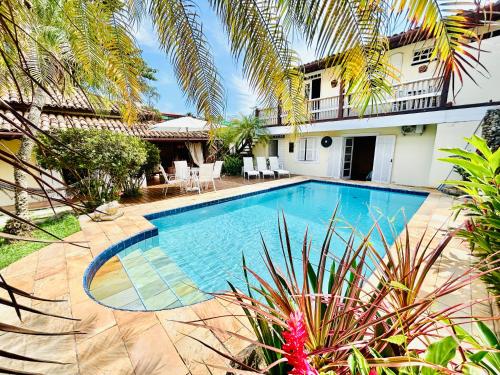 Casa Balinesa com Piscina e Serviços, Apenas 50m da Praia! (Casa Balinesa com Piscina e Servicos, Apenas 50m da Praia!) in Praia Saco da Capela