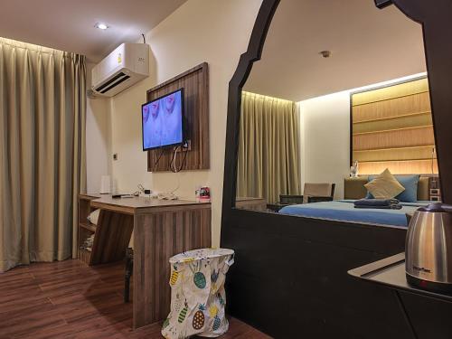 8 Floor - Mountain view Studio room at TBHR near Kata beach, Kata pláž (fotografie 6)