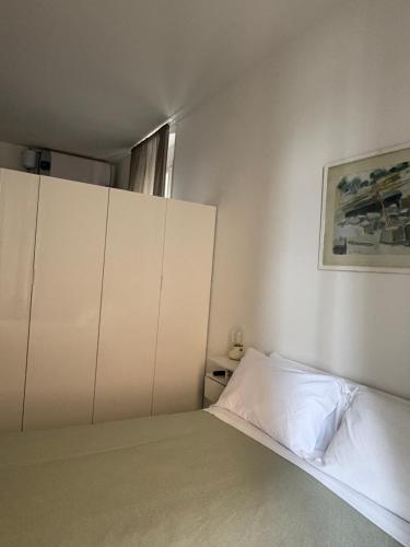 Deluxe Double Room with Side Sea View