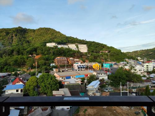 8 Floor - Mountain view Studio room at TBHR near Kata beach, Kata pláž (fotografie 9)
