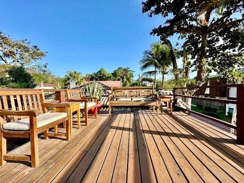 Casa Balinesa com Piscina e Serviços, Apenas 50m da Praia! (Casa Balinesa com Piscina e Servicos, Apenas 50m da Praia!) in Praia Saco da Capela