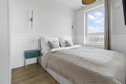 Nowoczesny apartament z balkonem i widokiem na miasto