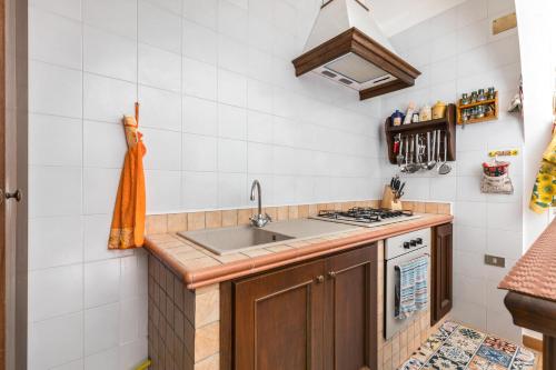 Konyha, Il Trullo del Pellegrino by BarbarHouse in Mita