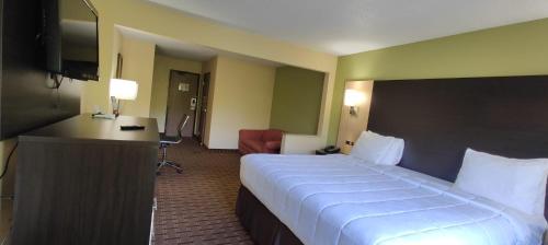 Quality Inn & Suites - image 8