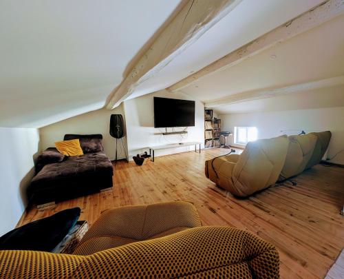 Villa 270 m2 piscine chauffée SPA salle de cinéma 12 pers proche mer (Villa 270 m2 piscine chauffee SPA salle de cinema 12 pers proche mer) in Lussant