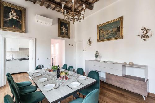 The Best Rent - Spacious multi-room apartment on Via Cavour, Řím