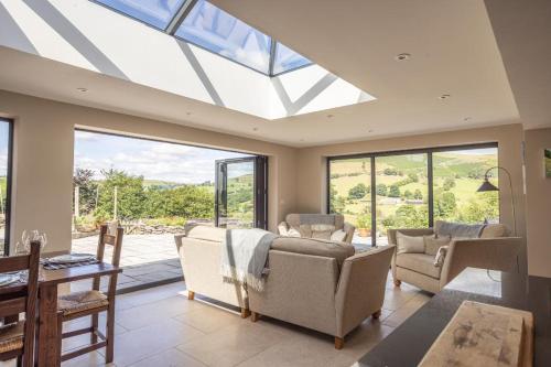 Hen Llwyn by Birch Stays New Home in Lansilina