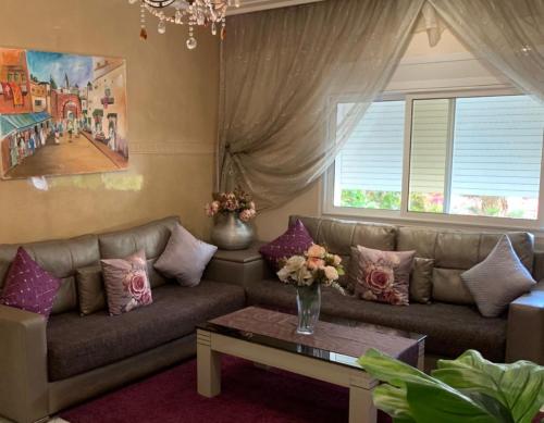 Agadir Charm in Perfect Spot - City Buzz & Sea Breeze - Respectful Stays ONLY! in 리아드 에살람