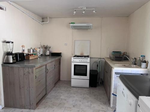 2 Bed apartment on the Dordogne River in Saint-Seurin-De-Prats