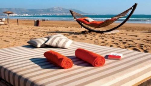 Agadir Charm in Perfect Spot - City Buzz & Sea Breeze - Respectful Stays ONLY! in 리아드 에살람