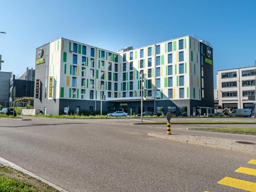 Exterior view, B&B HOTEL Zurich Airport in Zürich