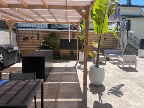 2 Bed apartment on the Dordogne River in Saint-Seurin-De-Prats