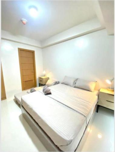J & W Apt